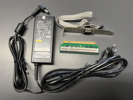 Zubehr-Set f. Fujitsu D2963-S Barebone (19V AC Stromadapter, PCI-Riser, RS232-Anschluss) 